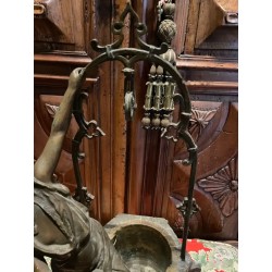 Escultura Antigua Mujer en Pozo - Figura Decorativa Bronce Estilo Vintage