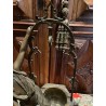 Escultura Antigua Mujer en Pozo - Figura Decorativa Bronce Estilo Vintage
