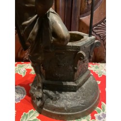 Escultura Antigua Mujer en Pozo - Figura Decorativa Bronce Estilo Vintage