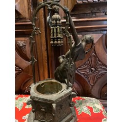 Escultura Antigua Mujer en Pozo - Figura Decorativa Bronce Estilo Vintage