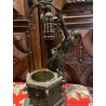 Escultura Antigua Mujer en Pozo - Figura Decorativa Bronce Estilo Vintage