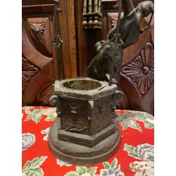 Escultura Antigua Mujer en Pozo - Figura Decorativa Bronce Estilo Vintage