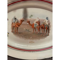 Bandeja Vintage de Cerámica con Escena Oriental de Camellos y Jinetes