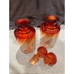 Par de Frascos de Cristal Baccarat con Degradé en Tonos Rojos - Pieza de Colección