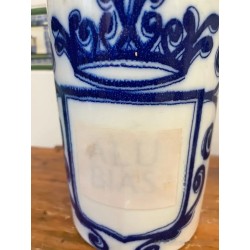 Conjunto de Tres Tarros de Farmacia Antiguos - Cerámica Blanca con Decoración Heráldica en Azul