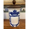 Conjunto de Tres Tarros de Farmacia Antiguos - Cerámica Blanca con Decoración Heráldica en Azul