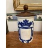 Conjunto de Tres Tarros de Farmacia Antiguos - Cerámica Blanca con Decoración Heráldica en Azul