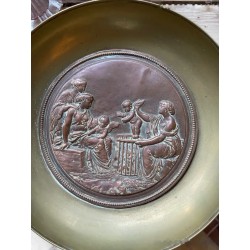Elegante Centro de Mesa Plateado - Frutero Vintage con Base de Bronce Ornamentada