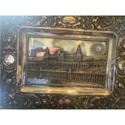 Obra Maestra Decorativa - Bandeja Repujada de la Emblemática Plaza de España en Sevilla