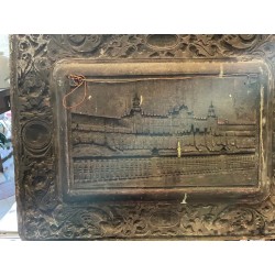 Obra Maestra Decorativa - Bandeja Repujada de la Emblemática Plaza de España en Sevilla