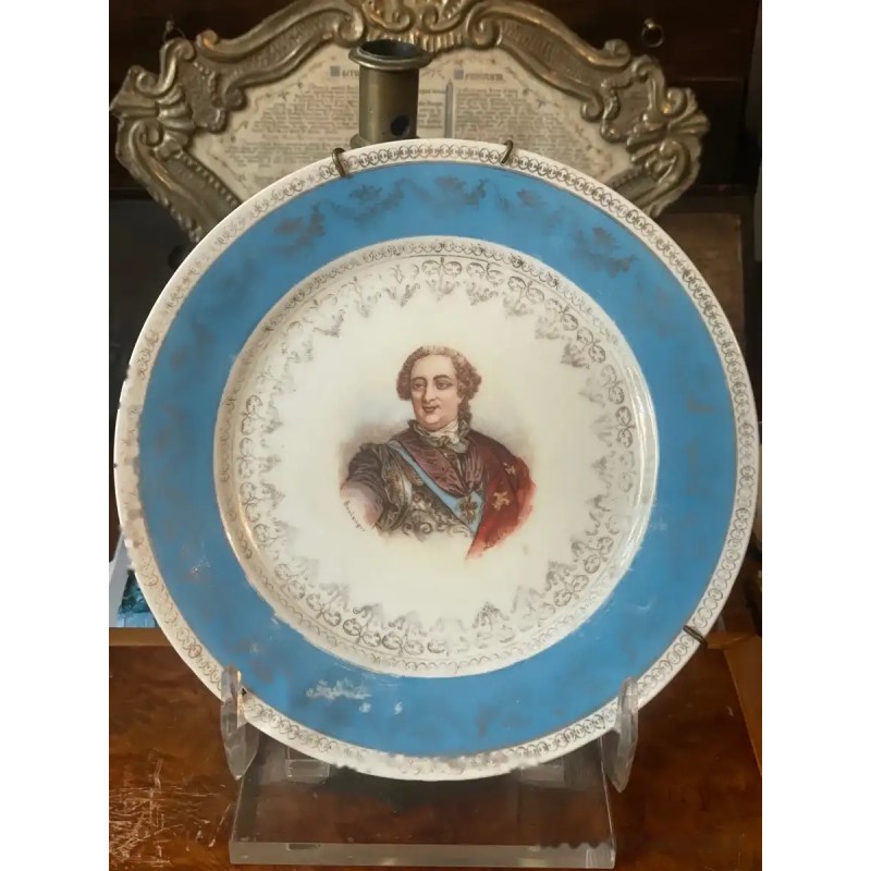 Plato Conmemorativo Vintage de Luis XIV - Porcelana Decorativa con Retrato Real Plato Conmemorativo Vintage de Luis XIV - Porcelana Decorativa con Retrato Real