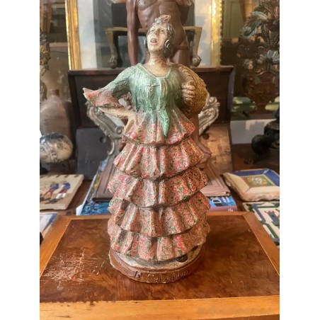 Figura Decorativa de Ceramista - Estatuilla de Mujer en Traje de Flamenca Artesanal