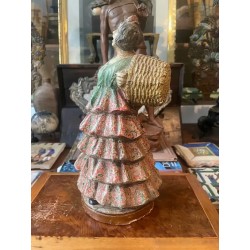 Figura Decorativa de Ceramista - Estatuilla de Mujer en Traje de Flamenca Artesanal