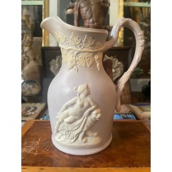 Jarra de Porcelana Victoriana con Relieve Clásico - Pieza de Colección Inglesa