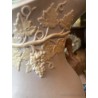 Jarra de Porcelana Victoriana con Relieve Clásico - Pieza de Colección Inglesa