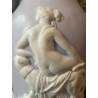 Jarra de Porcelana Victoriana con Relieve Clásico - Pieza de Colección Inglesa
