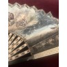 Elegante Abanico Vintage de Hueso - Pieza de Colección Histórica