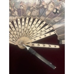 Elegante Abanico Vintage de Hueso - Pieza de Colección Histórica