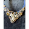 Collar Rígido con Perlas Barrocas y Gemas - Gargantilla Azul con Ornamentos Florales