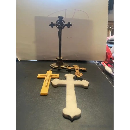 Colección Religiosa de Cruces Antiguas - Crucifijo de Bronce y Cruces Decorativas