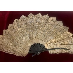 Abanico Vintage de Asta de Toro - Obra Artesanal de Intrincado Diseño Victoriano