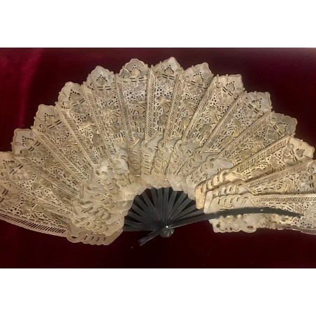 Abanico Vintage de Asta de Toro - Obra Artesanal de Intrincado Diseño Victoriano