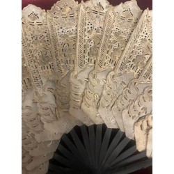Abanico Vintage de Asta de Toro - Obra Artesanal de Intrincado Diseño Victoriano