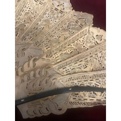 Abanico Vintage de Asta de Toro - Obra Artesanal de Intrincado Diseño Victoriano