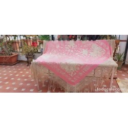 Mantón de Manila Vintage Seda Rosa con Bordado Floral - Flecos de Macramé