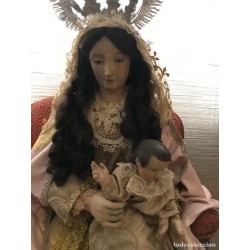 Figura Religiosa Vintage de Virgen con Niño - Talla Artesanal en Madera de Cedro