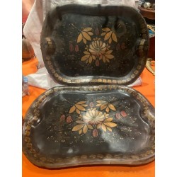 Pareja de Bandejas Antiguas Decorativas - Set Toleware con Motivos Florales Dorados