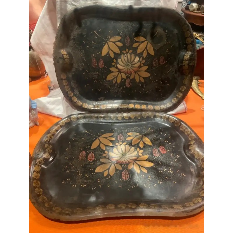 Pareja de Bandejas Antiguas Decorativas - Set Toleware con Motivos Florales Dorados