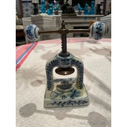 Prensa de Porcelana Vintage - Objeto Decorativo de Estilo Holandés