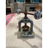 Prensa de Porcelana Vintage - Objeto Decorativo de Estilo Holandés