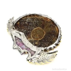 Colgante Exclusivo de Amonita Fósil con Perfil Tallado y Peridoto - Joya Artesanal