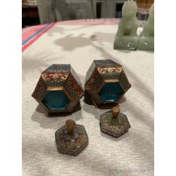 Frascos Decorativos de Cloisonné - Arte Japonés con Figuras Históricas