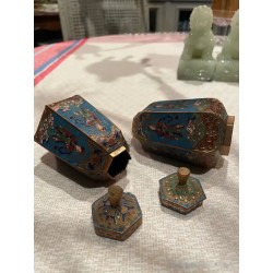 Frascos Decorativos de Cloisonné - Arte Japonés con Figuras Históricas