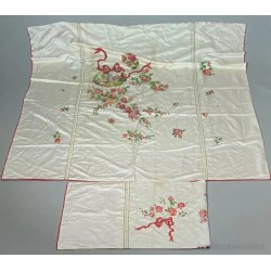 Antiguo cubrecama con cubre almohada, bordado y pintado, flores y medallón
