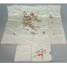 Antiguo cubrecama con cubre almohada, bordado y pintado, flores y medallón