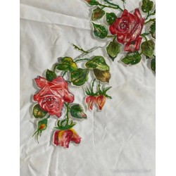 Antiguo cubrecama con cubre almohada, bordado y pintado, flores y medallón