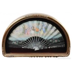 Abanico Antiguo de Nácar y Papel Pintado - Enmarcado en Vitrina Semicircular