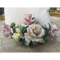 Composición Artística de Flores de Cerámica - Ramo Vintage con Rosas Delicadas