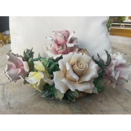 Composición Artística de Flores de Cerámica - Ramo Vintage con Rosas Delicadas