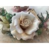 Composición Artística de Flores de Cerámica - Ramo Vintage con Rosas Delicadas