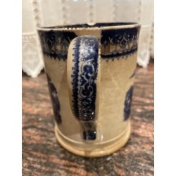 Jarra de cerveza de la Cartuja Pickman, decorada en azul