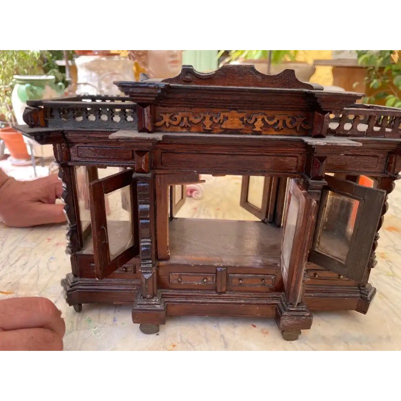 Miniatura Victoriana de Casa de Muñecas - Estructura de Madera Artesanal Miniatura Victoriana de Casa de Muñecas - Estructura de Madera Artesanal