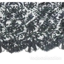 Mantilla y peineta del segundo tercio del S. XX, encaje negro y carey