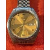 Reloj automático Seiko 5 con esfera dorada y calendario - Hecho en Japón