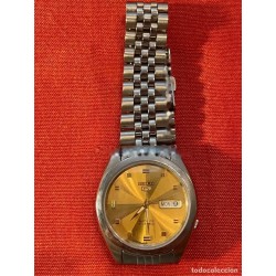 Reloj automático Seiko 5 con esfera dorada y calendario - Hecho en Japón