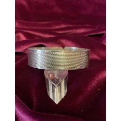 Pulsera rígida de plata con diseño elegante - Accesorio sofisticado